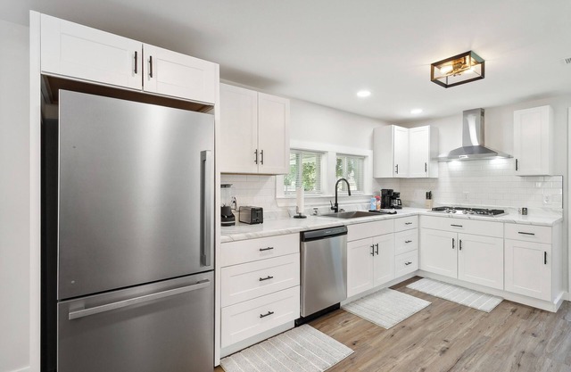 Coastal Getaway minutes from the beach and Bay St Louis,Spacious,free Wifi