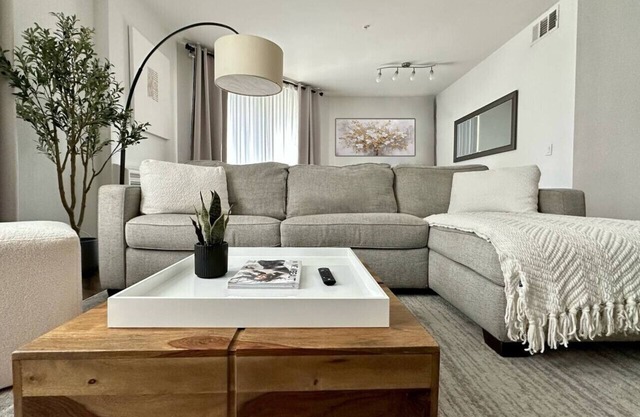 Charming 2-bedroom with AC, WiFi in welcoming Marina del Rey, FREE parking