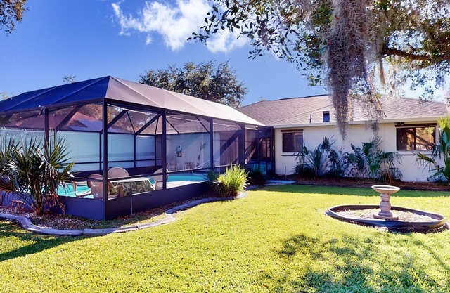 Coastal home near beach with private outdoor pool, washer/dryer, AC, & WiFi