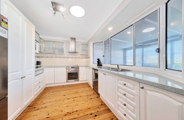 Coastal Home/Outdoor Spa-10mins from the beach