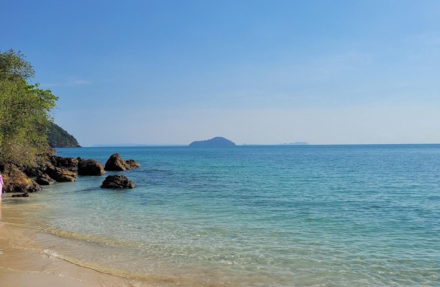 looking for peaceful setting but close enough to everything ,beach, restaurant.