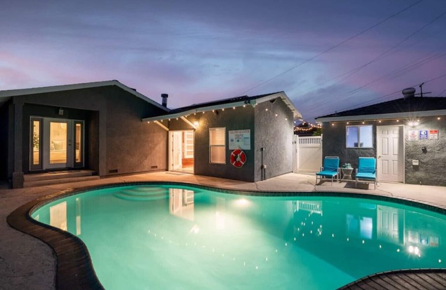 Dreamy Lagoon| Heated Pool| Games| Close to Airport
