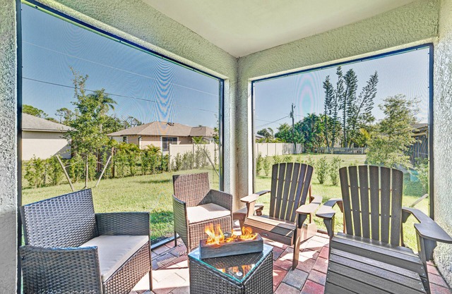 Coastal Life near Beach, Nature & Historic Getaway! 4BR/2BTH for Families!