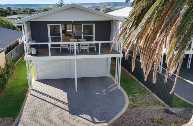 Coastal Palm House by Wine Coast Holiday Rentals