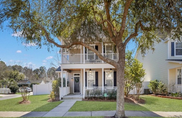 Coastal Quarters in Bluffton - 4 bedroom, dog friendly! 2 Story, Bluffton Park Lowcountry Charmer.