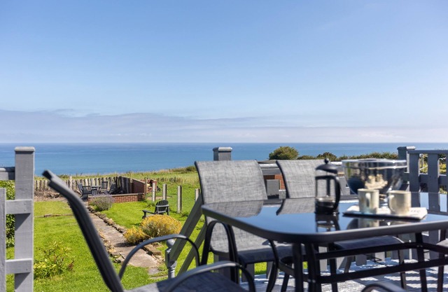 Coastal Retreat with Seaview's - Ammonite Cottage ( DOG FREE)