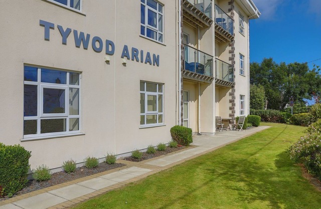 COASTAL RETREAT, pet friendly, country holiday cottage in Morfa Nefyn
