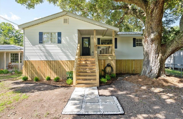 Springtime at Biloxi Breeze Cottage