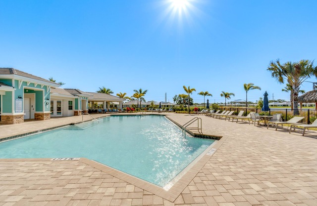 Coastal Venice Villa w/ Patio & Resort Amenities!