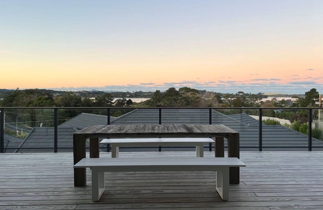 Sea Anchorage - This modern, well-designed beach house will cater to all your needs for a relaxing holiday in the beautiful Mangawhai area. Enjoy the great entertaining spaces after a day at the beach or enjoying one of the many activities there are