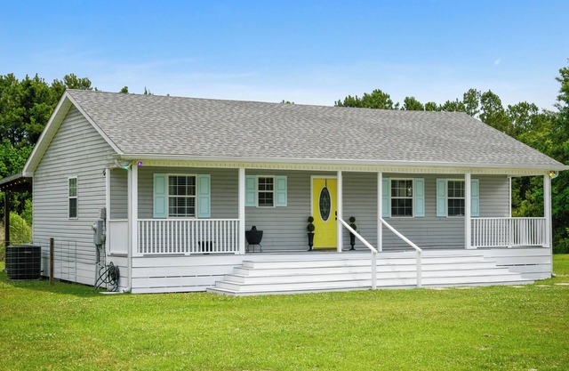 Coastal vibes steps to beach! Pet Friendly