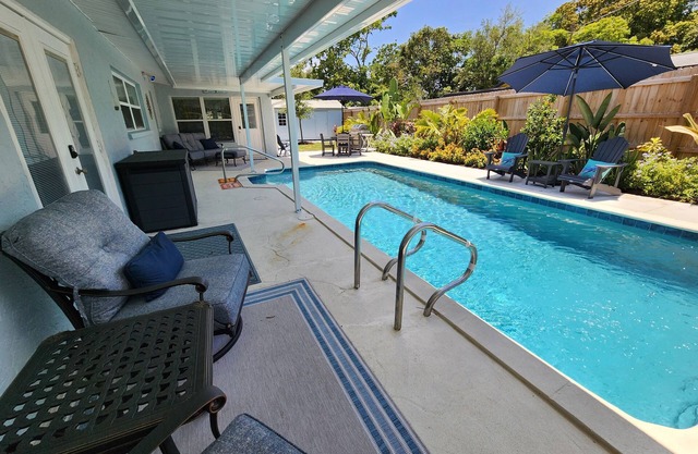 ⚓Now Booking for Summer! Coastal Vibes! Tropical heated pool home short drive to the beach⚓
