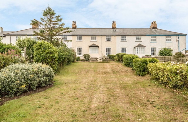 Coastguard Cottage, LOW NEWTON-BY-THE-SEA
