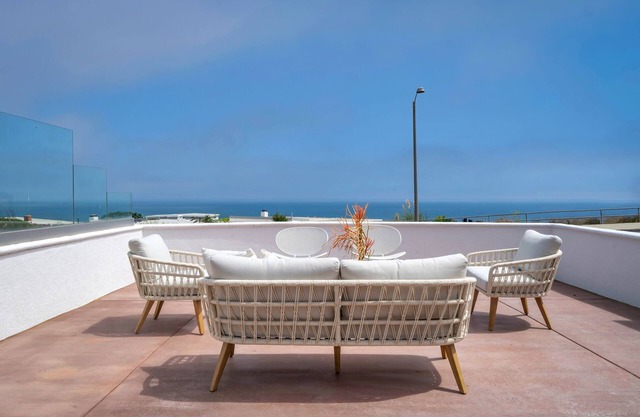 Coastline Oceanview Oasis - Pool & Jacuzzi