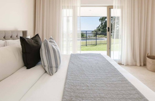 Coastview Manor - Family Hinterland Retreat