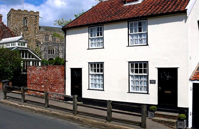 Cobblers Cottage (double façade) dans un bourg pittoresque et historique du Suffolk