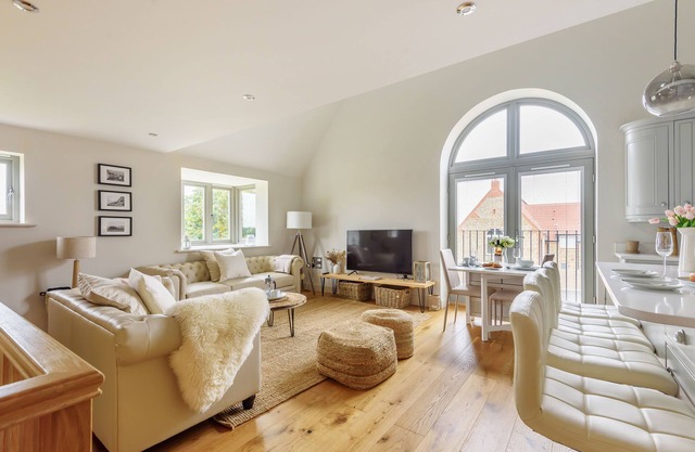 Cobblestone Cottage - sleeps 4 guests in 2 bedrooms