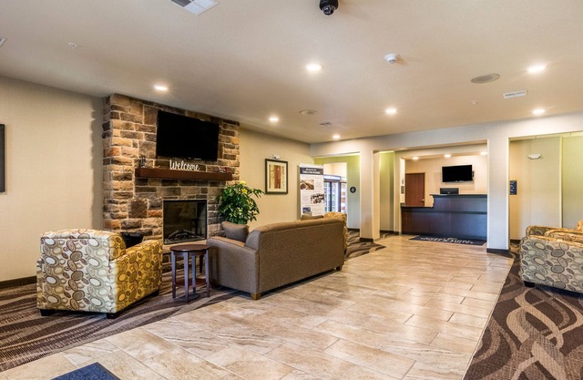 Cobblestone Hotel & Suites - Greenville