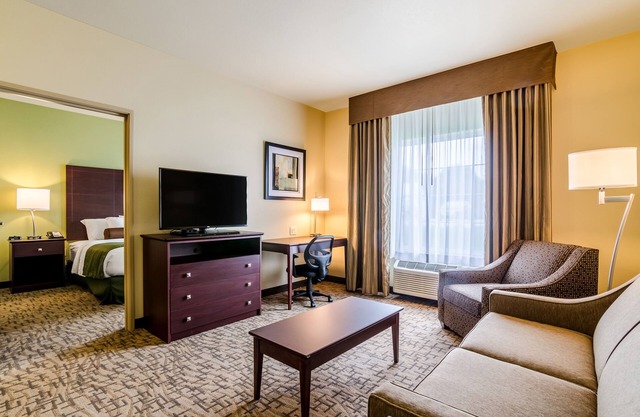Cobblestone Hotel & Suites - Erie