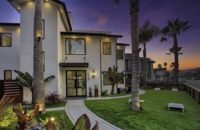 Cobbo's Beach House - Elevator/SPAS/Bar/GYM/Bikes/GOLF CART/Views/STEPS TO BEACH