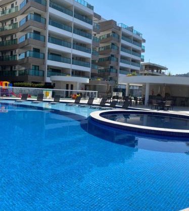 Cobertura Pé na Areia com Piscina e Churrasqueira Privativas e Vista para o Mar a 50 m da Praia dos Anjos- SAUNA PISCINA ACADEMIA