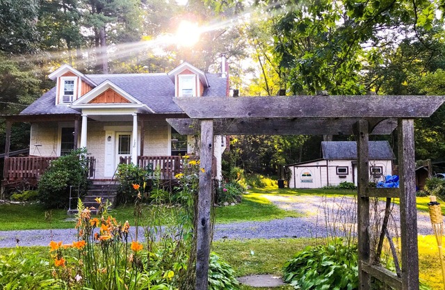 Coburn On the Creek est à 35 km de PSU - Fishing / Hiking / Tubing / Sleeps 12 /