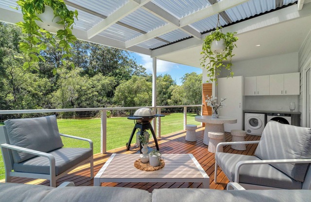 Cockatoo - Sleeps 5, Luxe Riverside Retreat