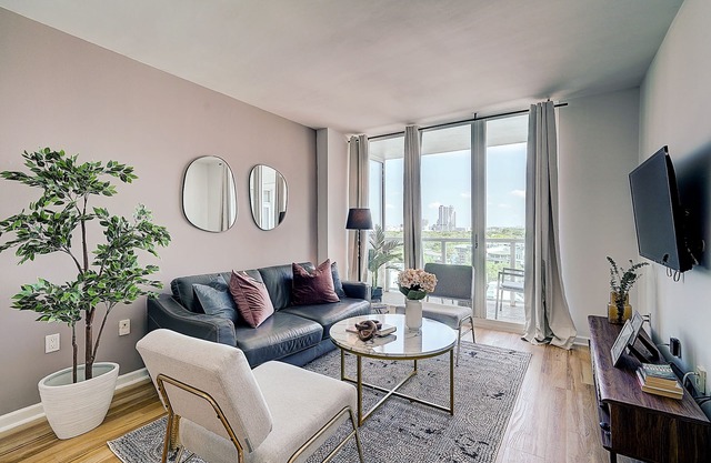 Coconut Grove 1/1 condo parking included