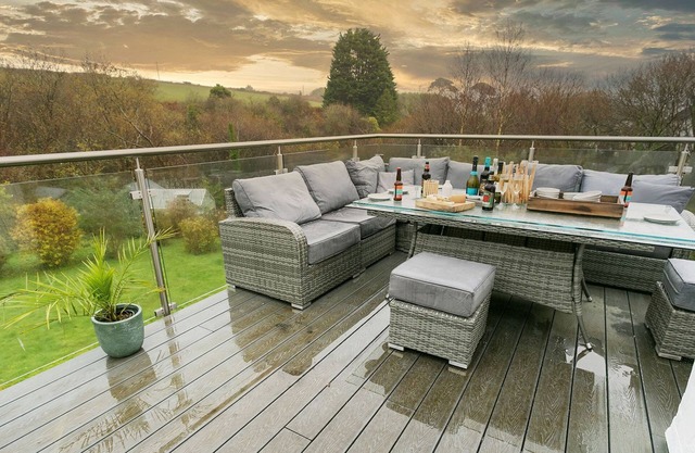 Coed Helyg - a coastal that sleeps 14 guests in 7 bedrooms