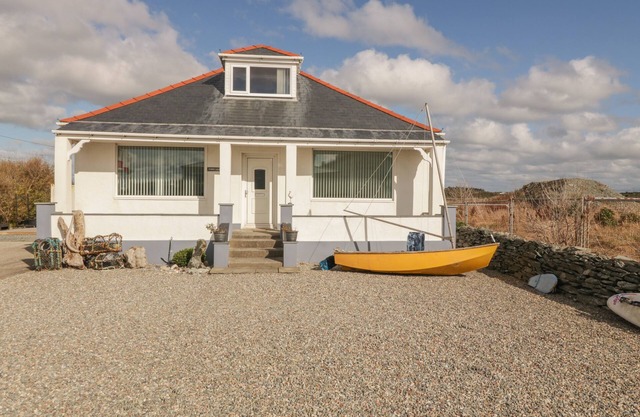 COED LLAI, pet friendly, country holiday cottage in Trearddur Bay