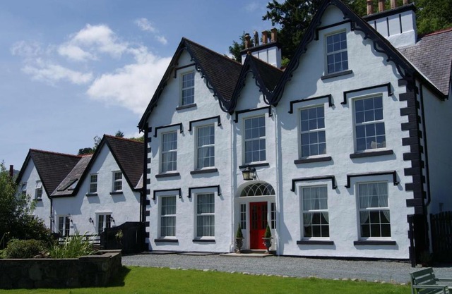 Coed Mawr Hall Bed & Breakfast