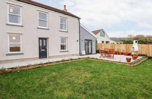Coeden Bach, BURRY PORT