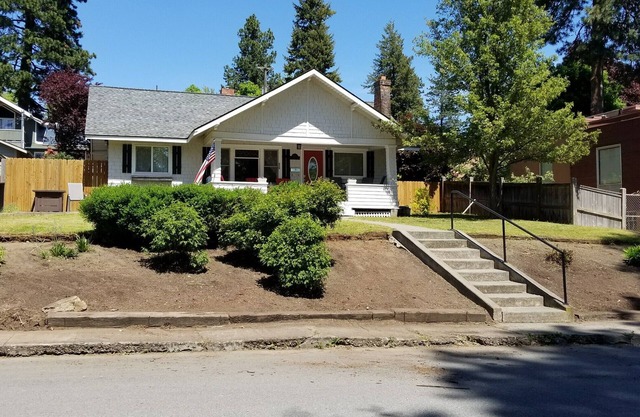 Coeur d'Alene Lakeshore célèbre Cottage près de la plage!