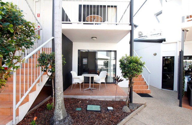 Coffee House Apartment Motel