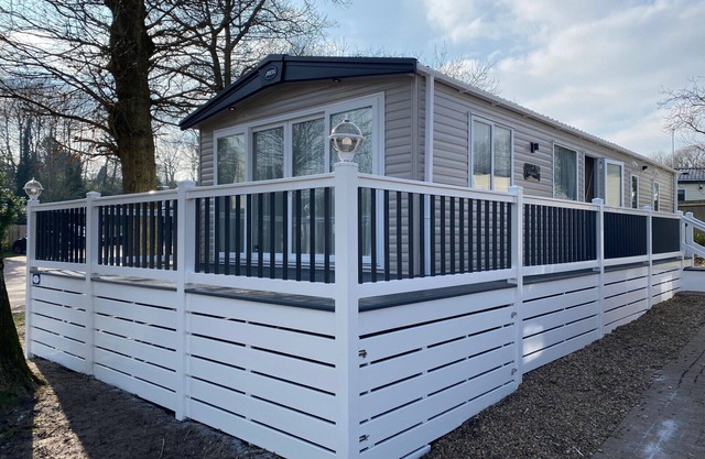 Coghurst Hall Holiday Home Sleeps 6, 2 bedrooms