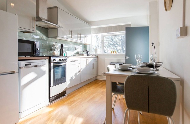 Cozy 2BR Retreat | Prime Swansea Location