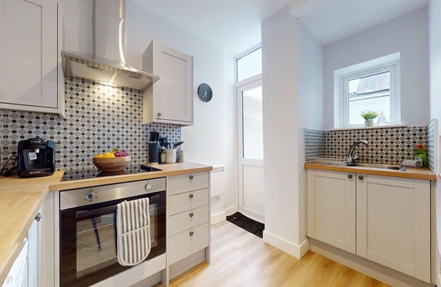 Spacious One Bedroom | WiFi
