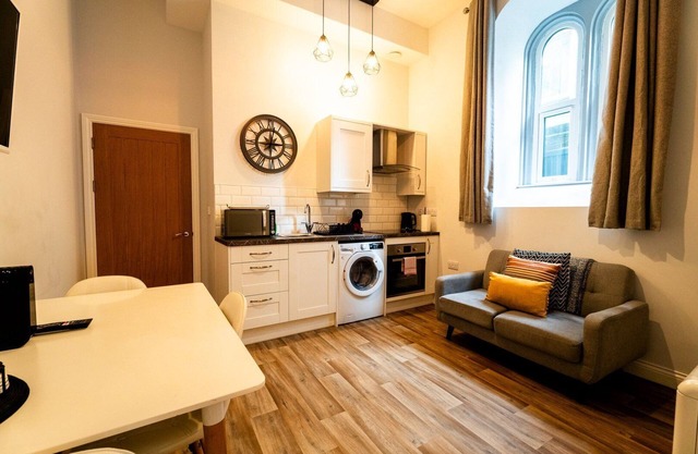 Converted Chapel Swansea | King Bed | Sleeps 4.