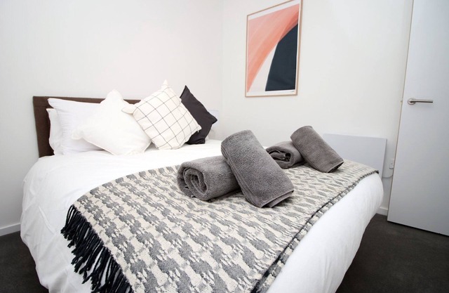 Modern Two BR | Free Parking