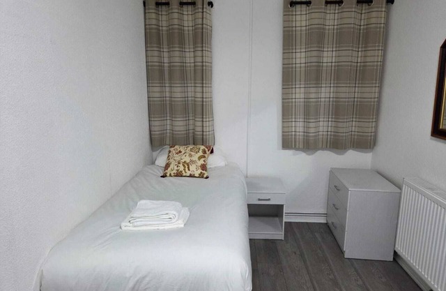 Colchester - 3-bedroom apartment with WiFi - Colchester