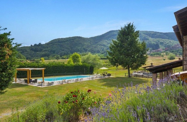 Collaprico, 8 chambres, 6 salles de bain, piscine privée, WIFI, descendre au village