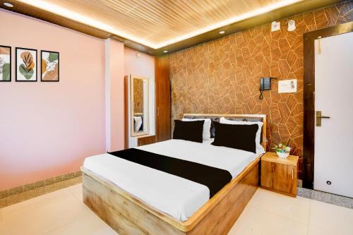 Collection O Tarapith Railway Junction Formerly Newtown Park