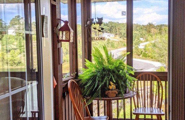 Colleen's Cottage à Cross Creek - Unique et charmant foyer chaleureux loin de chez vous🏡