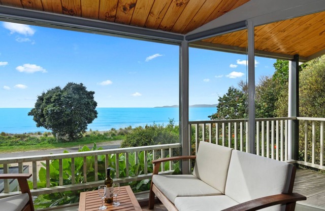 Collingwood Beach House - Golden Bay Holiday Home, COLLINGWOOD