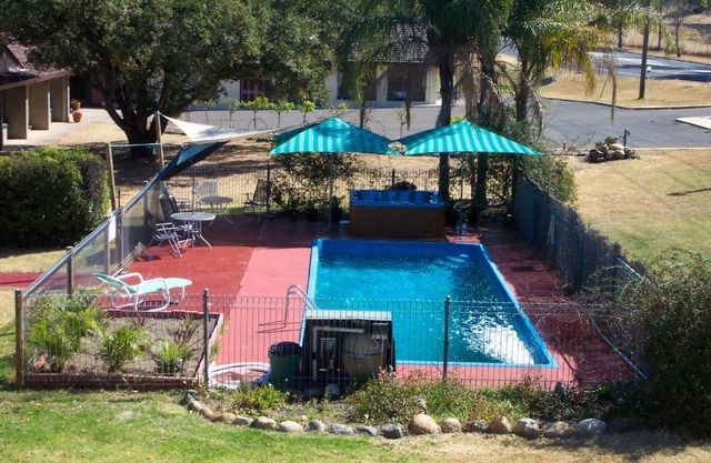 Colonial Inn Motel