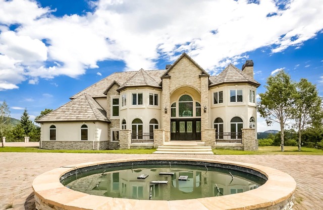 Colorado Estate, piscine INTÉRIEURE, à quelques minutes de Colorado Springs et AFA, pas de mariages!