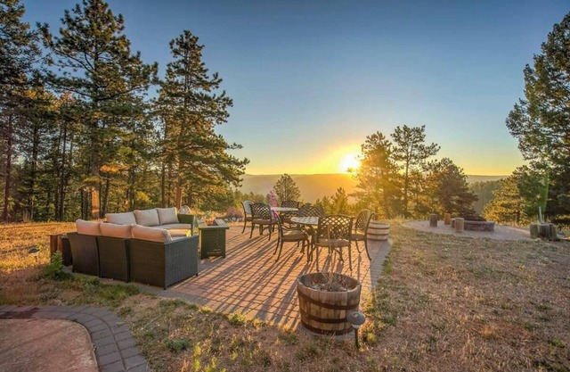 Colorado Lux! Private Cabin, Hot Tub, Game Room A+