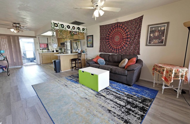 Colorful & Comfortable Fort Myers Hideaway – 15 Mins to FGCU & Beaches!