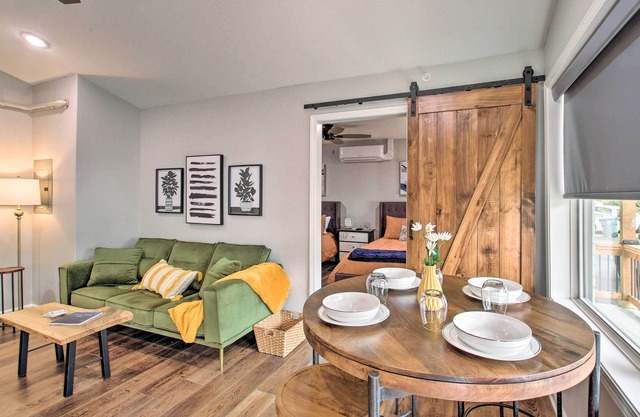 NEW! Colorful Cottage 7 in Spa City ~ 1 Mi to Dtwn