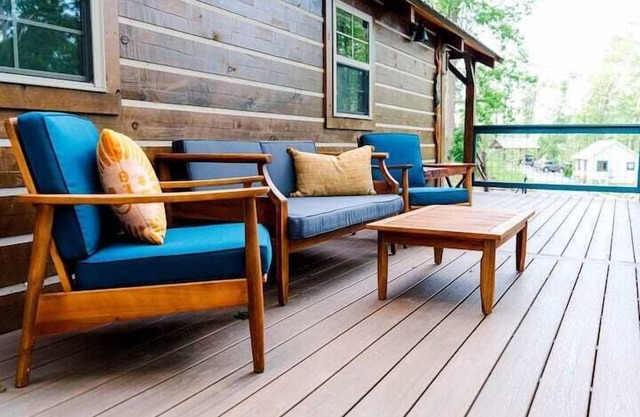 Clean & Green! Modern Log Cabin on Chattanooga Mountaintop